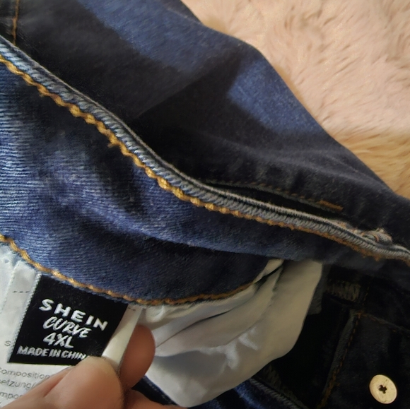 SHEIN Plus Ripped Flare Leg Jeans - Picture 6 of 7